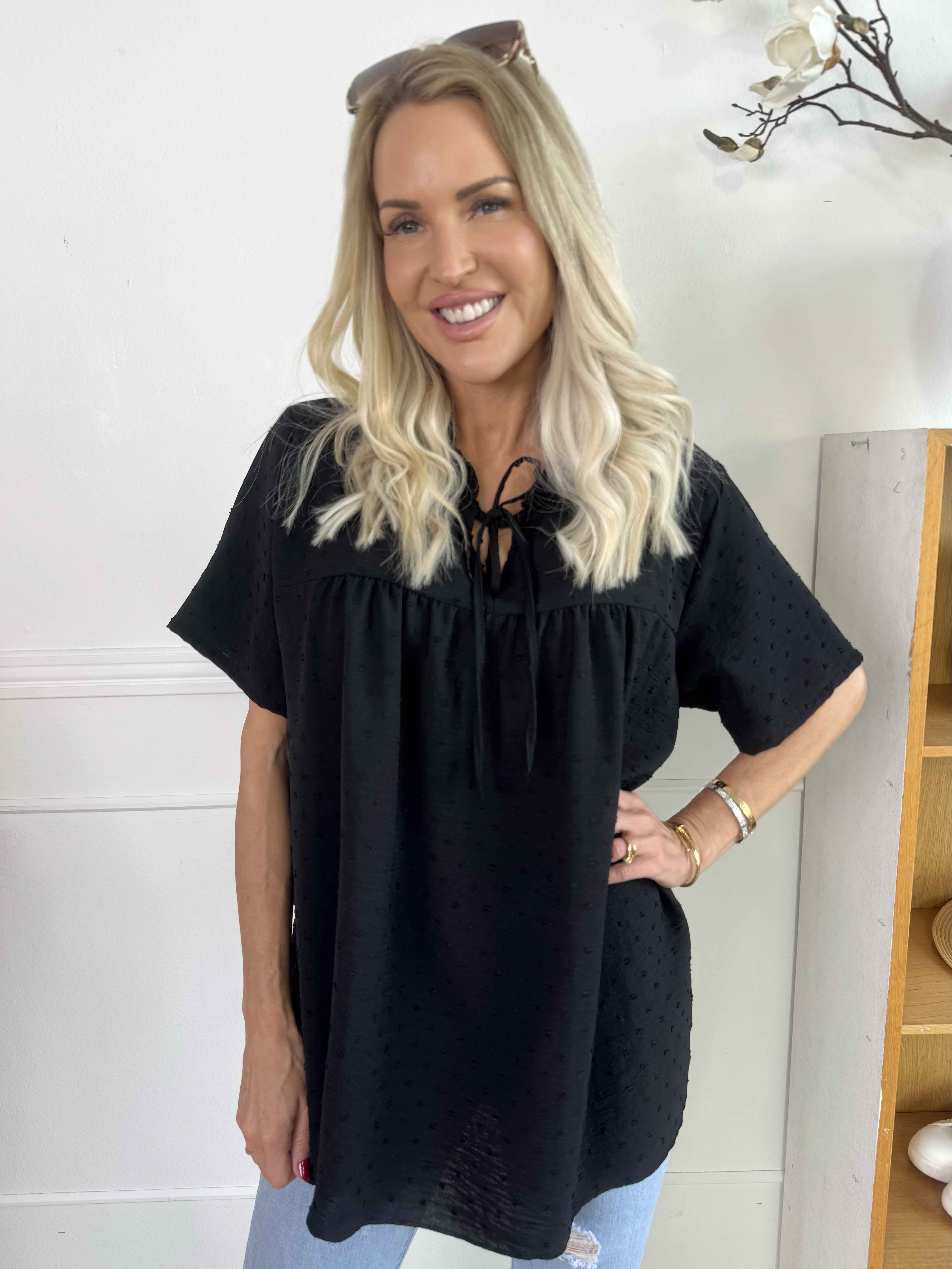 Bloom - Sød tunika med flæsekant og sløjfe